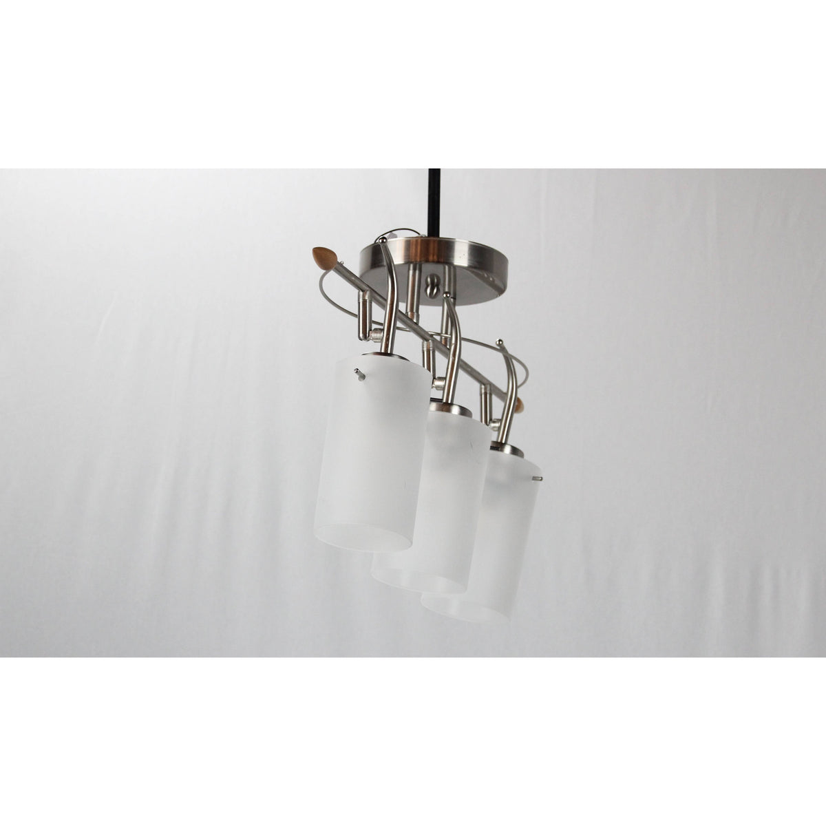 LAMP. SEMI COLGANTE NÍQUEL SATINADO 3L E27 60W