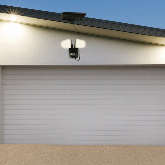 LAMP. LED EXT. SOLAR REFLECTORA NEGRO 2L 8W 3.7V 6500K (SENSOR DE MOVIMIENTO Y LUZ)